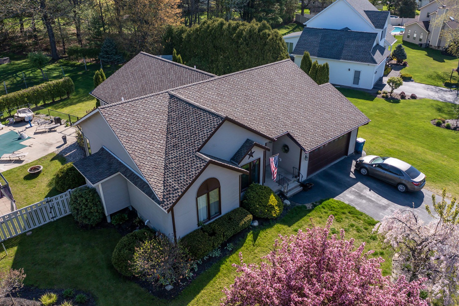 Roofers near me Pinnacle Roofing put a new roof on this home.